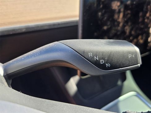 Used 2021 Tesla Model Y Long Range image 21