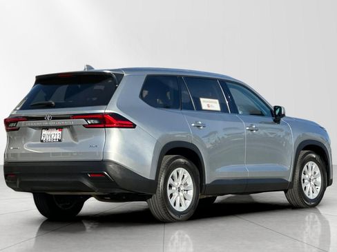 Used 2024 Toyota Grand Highlander XLE image 4