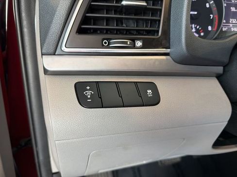 Used 2017 Hyundai Elantra SE image 26