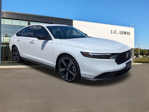 Used 2026 Honda Accord SE image 1