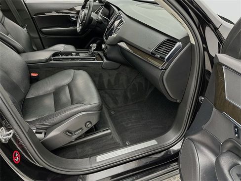 Used 2018 Volvo XC90 T6 Momentum w/ Convenience Package image 26