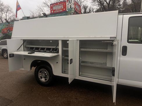 Used 2017 Chevrolet Express 3500 image 9
