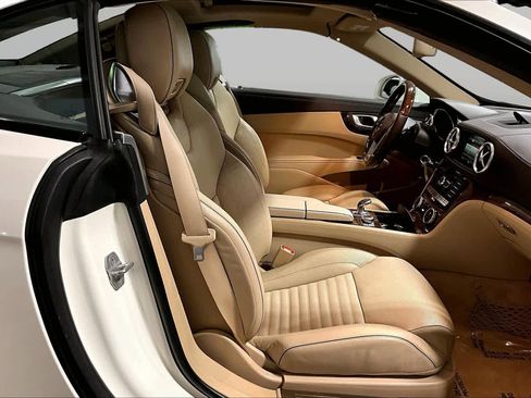 Used 2014 Mercedes-Benz SL 550 image 8