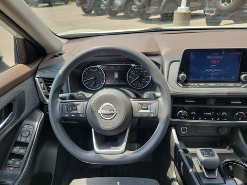 Used 2023 Nissan Rogue SV AWD/4WD image 9