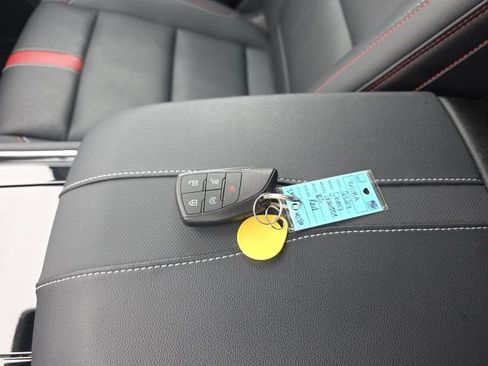 Used 2024 Chevrolet Traverse RS image 40