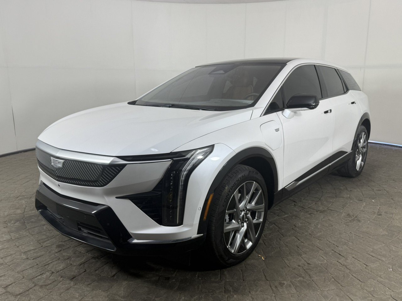 Used 2025 Cadillac Optiq Luxury 2 AWD/4WD image 3