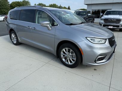Used 2021 Chrysler Pacifica Touring-L w/ Premium & Safety Sphere Group