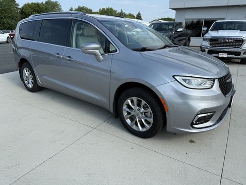 Used 2021 Chrysler Pacifica Touring-L w/ Premium & Safety Sphere Group AWD/4WD image 1