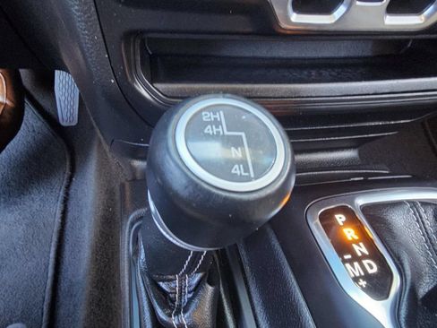 Used 2022 Jeep Wrangler Unlimited Sahara w/ Cold Weather Group AWD/4WD image 38
