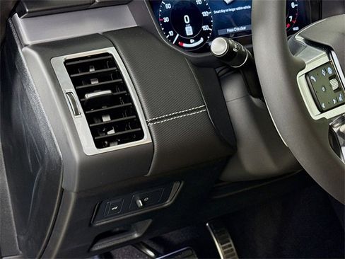 New 2026 Land Rover Discovery Dynamic SE image 10