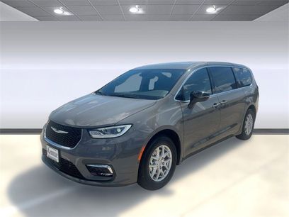 New 2025 Chrysler Pacifica Select