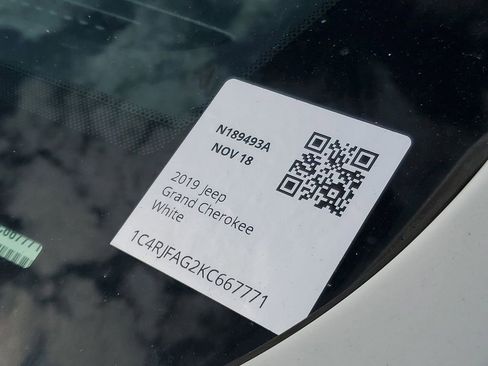 Used 2019 Jeep Grand Cherokee Laredo image 25