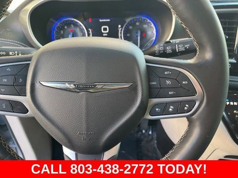 Used 2023 Chrysler Pacifica Touring-L FWD image 20