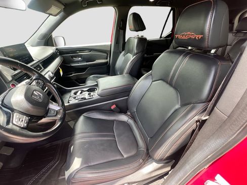 Used 2025 Honda Pilot TrailSport image 21