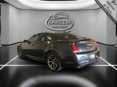 Used 2018 Chrysler 300 S w/ 300S Premium Group RWD image 7