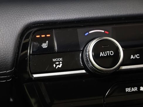 Used 2023 Honda Pilot Touring image 8