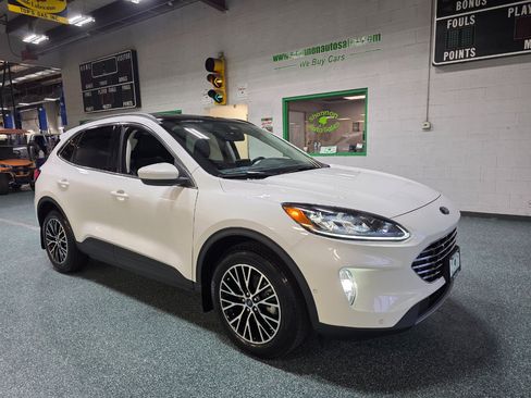 Used 2022 Ford Escape Titanium w/ Titanium Premium Package image 4