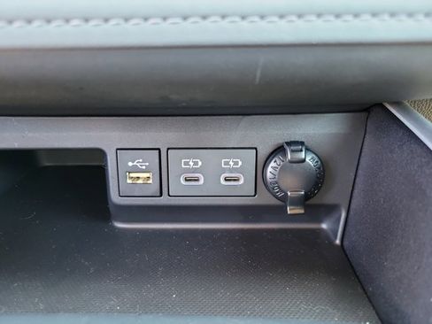 Used 2025 Toyota Highlander XLE image 15