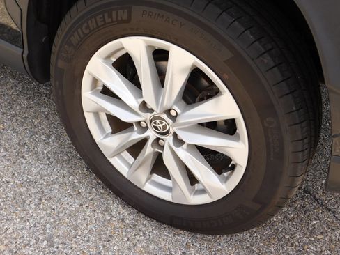 Used 2022 Toyota Corolla Cross LE FWD image 10
