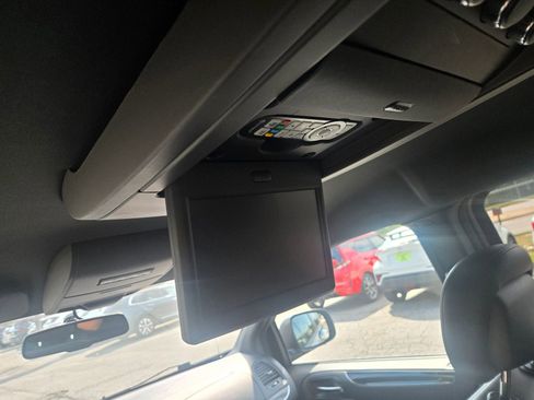 Used 2016 Dodge Grand Caravan SXT FWD image 8