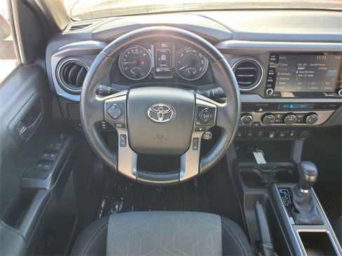 Used 2022 Toyota Tacoma TRD Off-Road image 13
