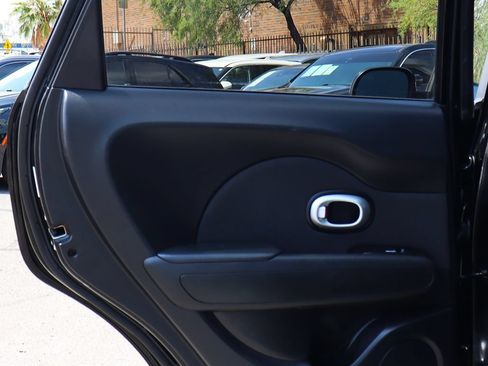Used 2017 Kia Soul FWD image 32