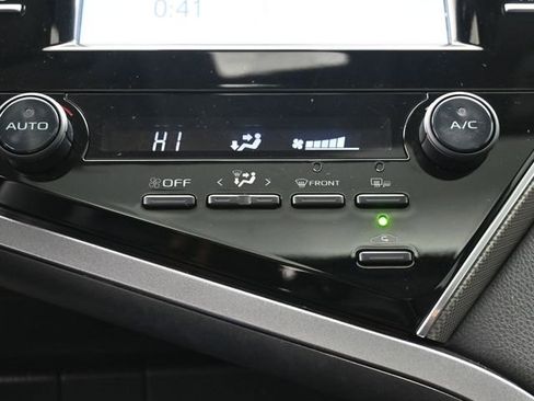 Used 2018 Toyota Camry SE w/ Moonroof Package image 18