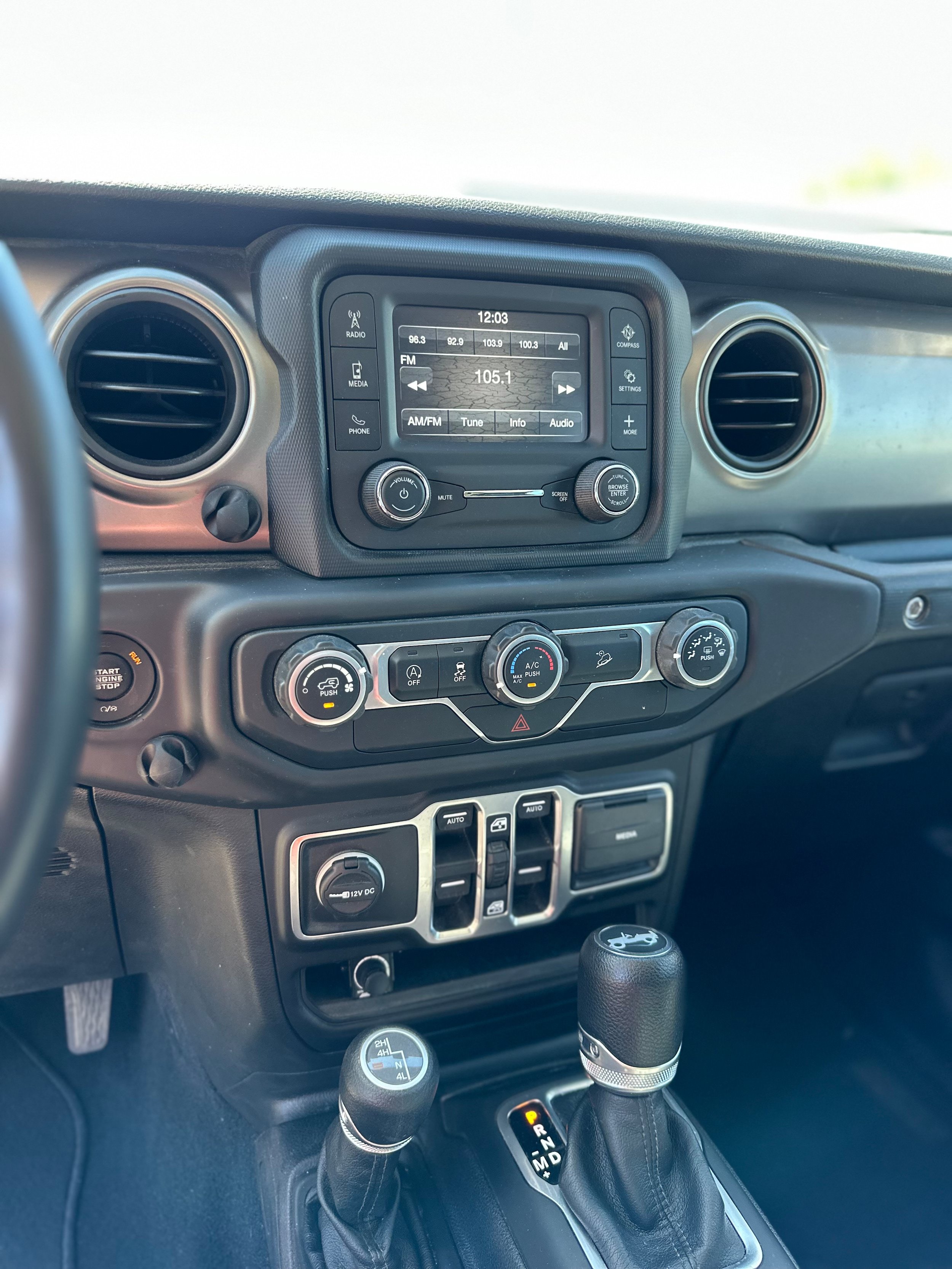 Used 2018 Jeep Wrangler Unlimited Sport S AWD/4WD image 17