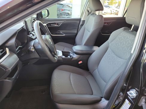 Used 2021 Toyota RAV4 XLE image 13