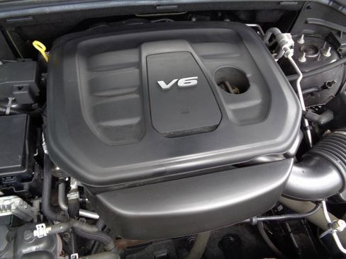 Used 2019 Jeep Grand Cherokee Limited image 18