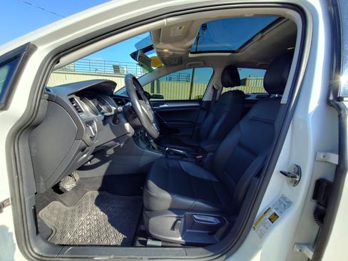 Used 2016 Volkswagen Golf SE image 15