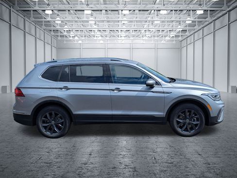 Used 2023 Volkswagen Tiguan SE w/ Panoramic Sunroof Package AWD/4WD image 6