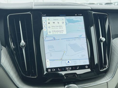 Used 2023 Volvo XC60 B5 Plus image 20