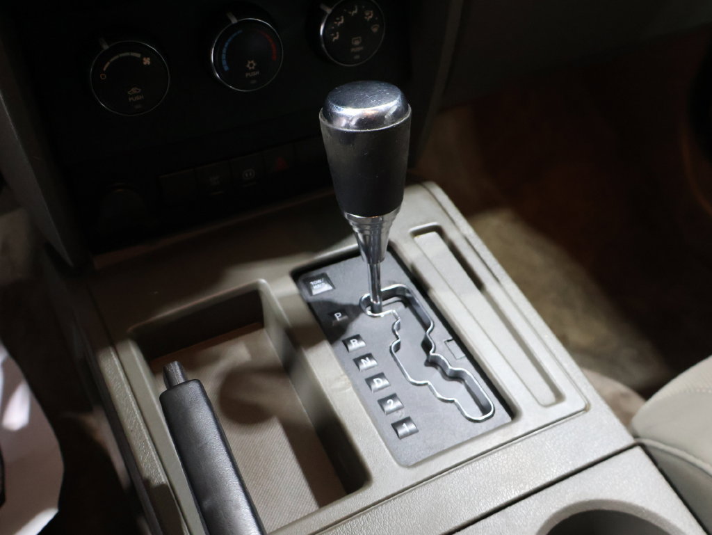Used 2008 Dodge Nitro SXT RWD image 24