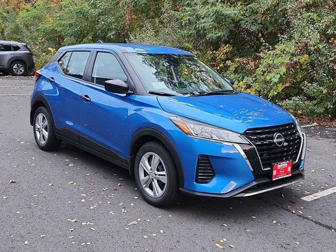 Certified 2025 Nissan Kicks Play S image 3