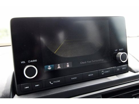 Used 2023 Honda Pilot LX image 27