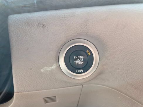 Used 2024 Chrysler Pacifica Limited FWD image 26