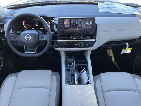 New 2026 Nissan Pathfinder SL image 8