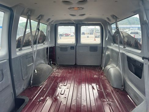Used 2006 Ford E-350 and Econoline 350 XL RWD image 6