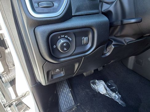 New 2026 RAM 1500 Express AWD/4WD image 21