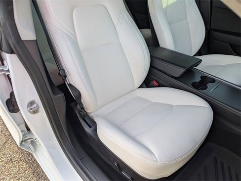 Used 2022 Tesla Model 3 Performance image 11