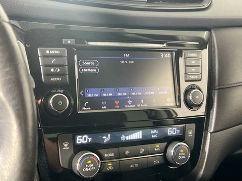 Used 2018 Nissan Rogue SV AWD/4WD image 14