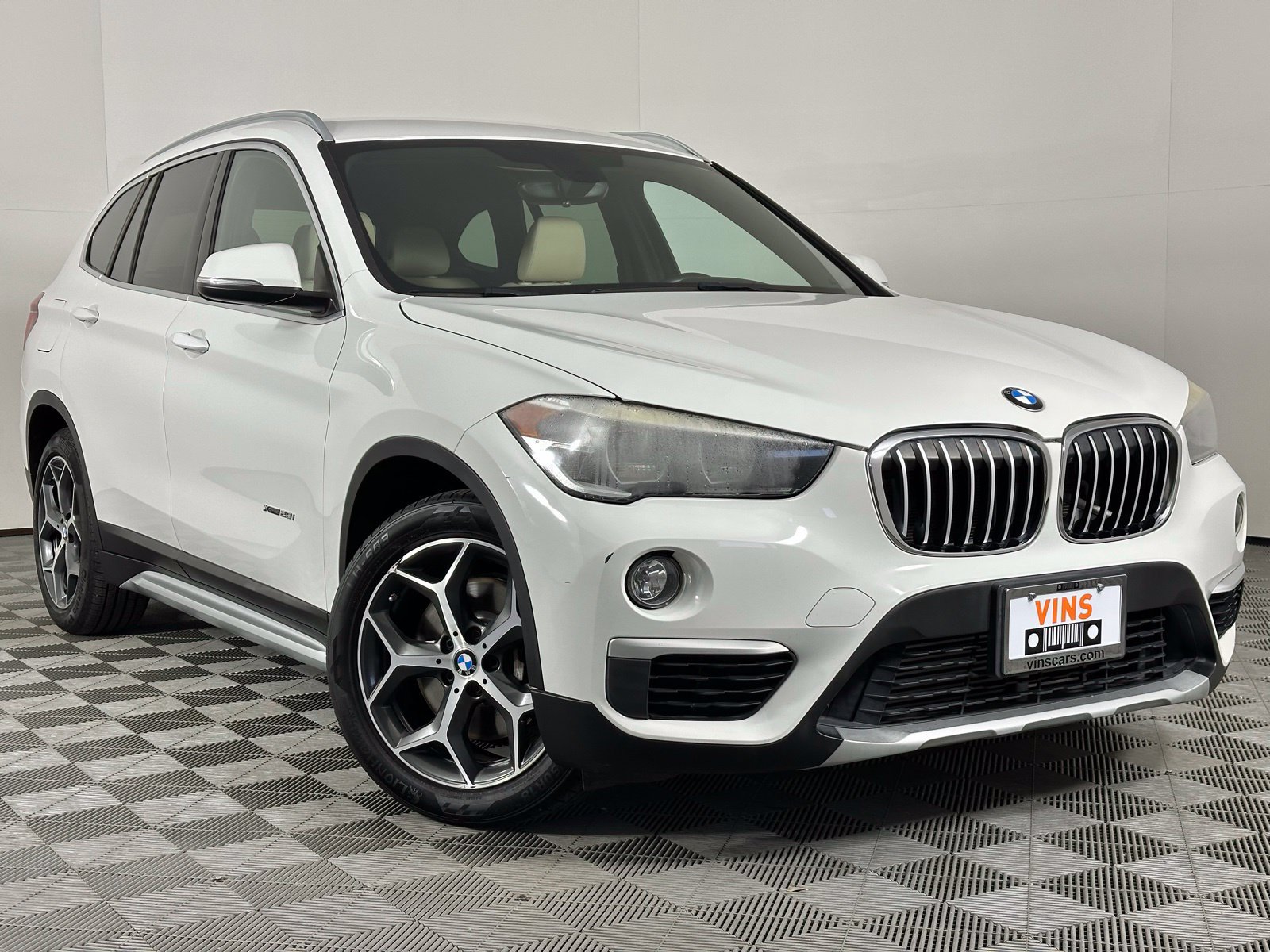 Used 2018 BMW X1 xDrive28i AWD/4WD image 1