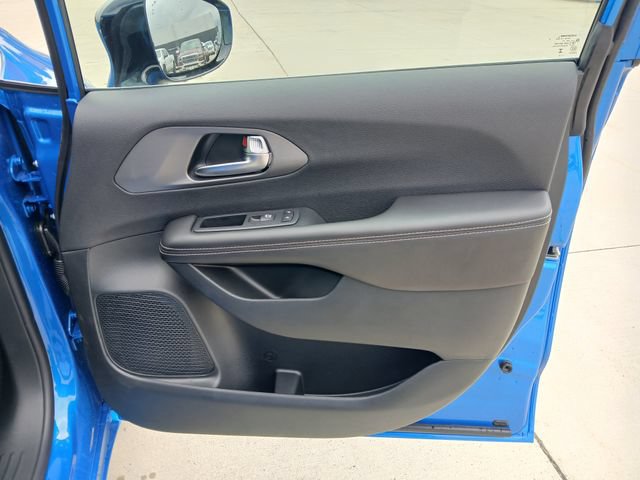 New 2027 Chrysler Pacifica Select w/ Family Tech Group FWD image 17