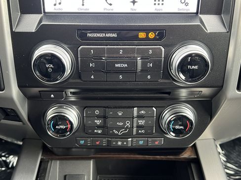 Used 2017 Ford F350 Platinum w/ FX4 4x4 Off Road Package image 29