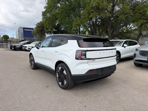 New 2026 Volvo EX30 Plus w/ Climate Package RWD image 4