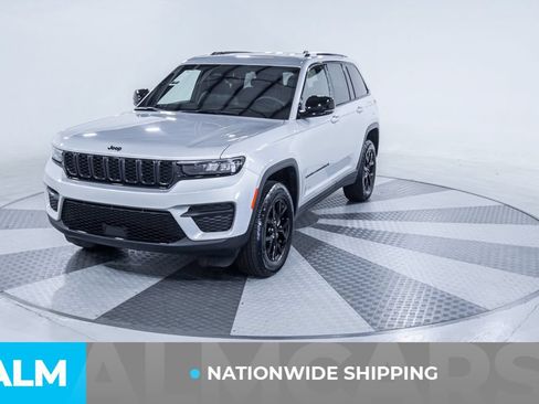 Used 2025 Jeep Grand Cherokee Altitude AWD/4WD image 2