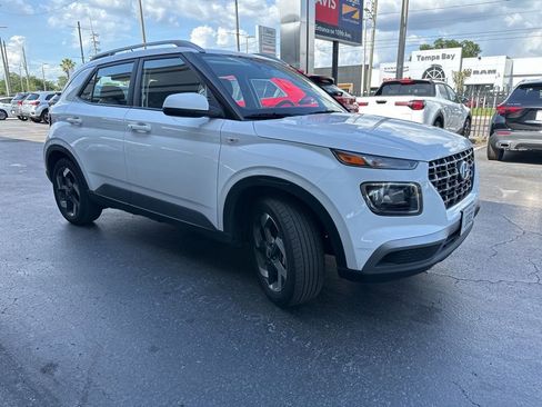 Used 2025 Hyundai Venue SEL FWD image 3