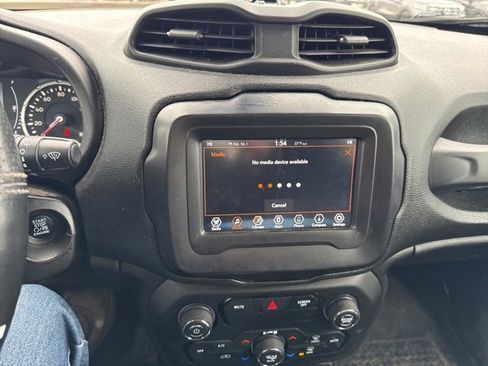 Used 2018 Jeep Renegade Latitude image 15