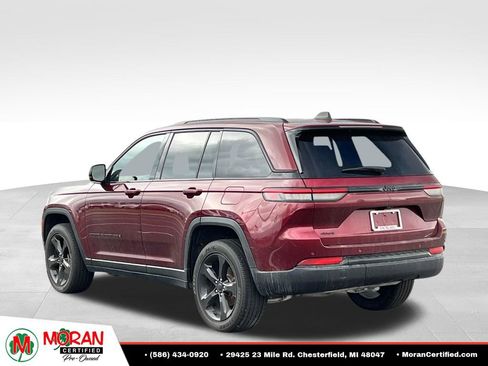 Used 2024 Jeep Grand Cherokee Altitude AWD/4WD image 4